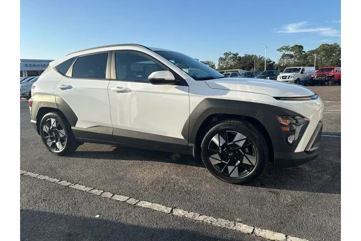 $19997 : Hyundai KONA 2024 SEL 4dr Cr image 2