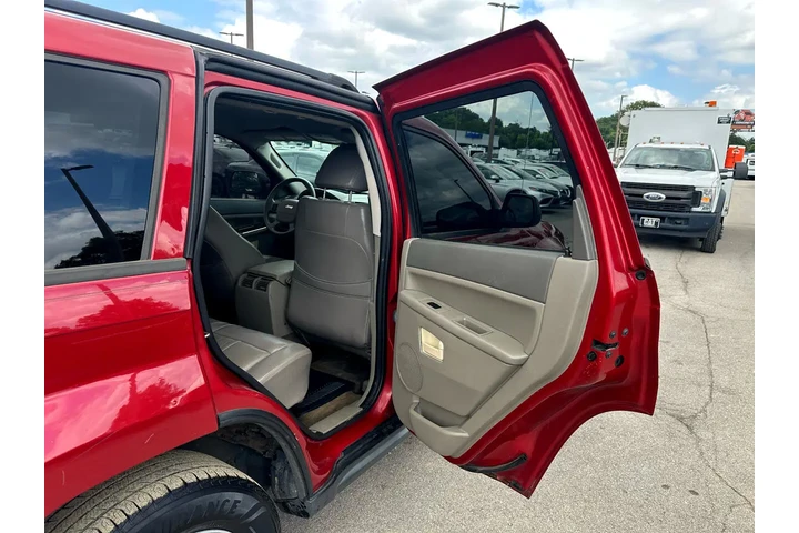 $3980 : 2005 Grand Cherokee 4dr Lared image 10
