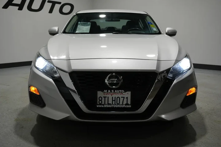 $13027 : 2020 Altima image 4