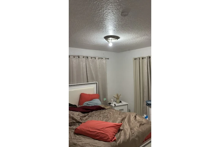 $1650 : Casa en renta image 1