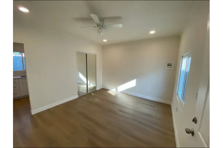 $1000 : Encantador una habitación  un image 1