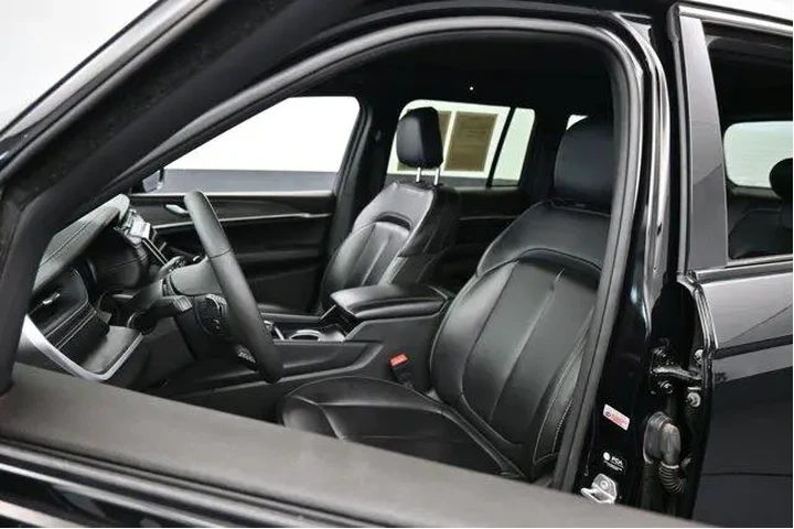 $39997 : Jeep Grand Cherokee 2025 4x2 image 10
