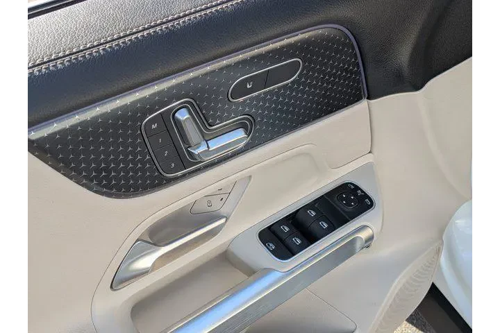 $36980 : Mercedes-Benz GLB 2025 GLB 2 image 9