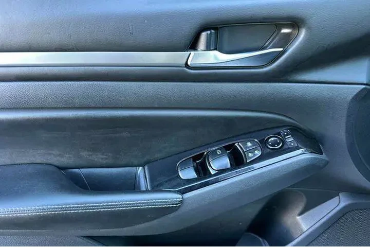 $18850 : Nissan Altima 2023 2.5 SV 4d image 10