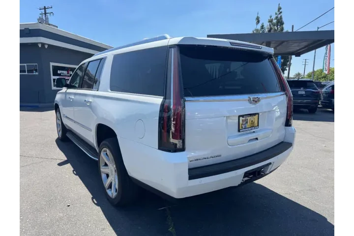 $27998 : 2019 Escalade ESV Luxury image 8