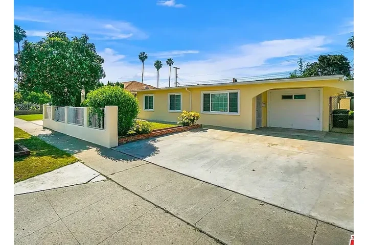 $2400 : Health and Sports Center, 1.5 image 1