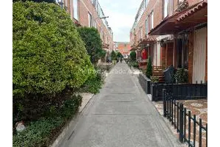 $220000000 : Vendo hermosa casa en Tintal image 1