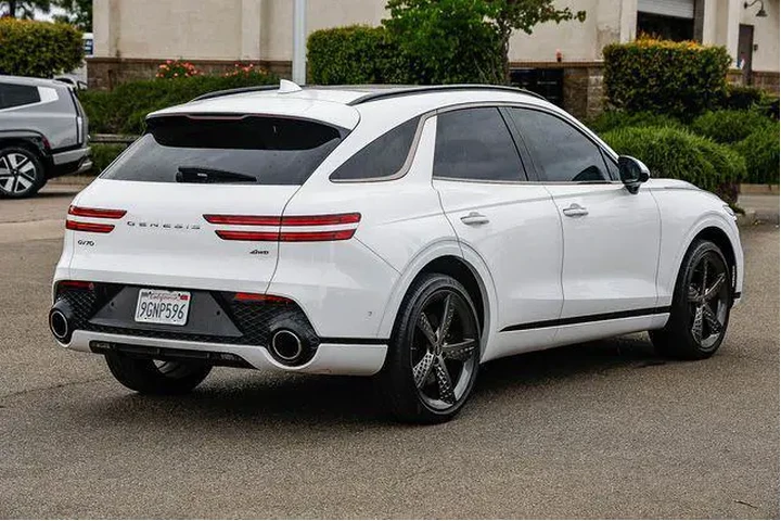$39991 : Genesis GV70 2023 AWD 2.5T S image 5