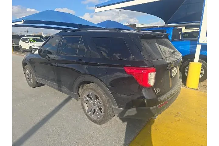 $27998 : Ford Explorer 2023 XLT 4dr S image 2