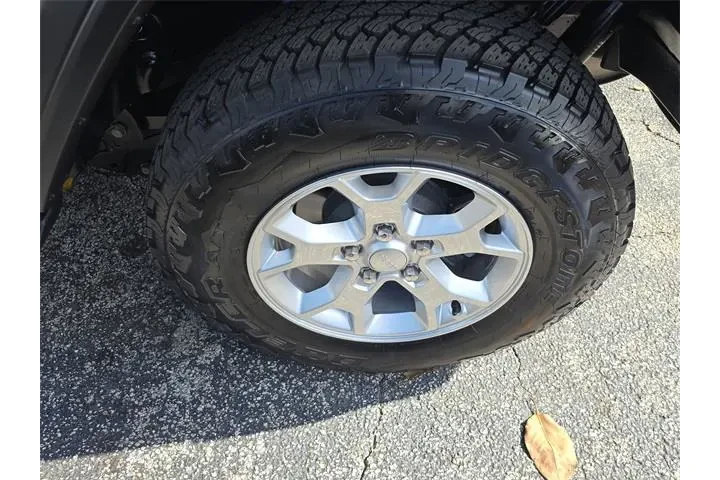 $24590 : Jeep Wrangler Unlimited 2021 image 5