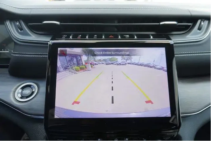 $38788 : Jeep Grand Cherokee 2023 4x4 image 9