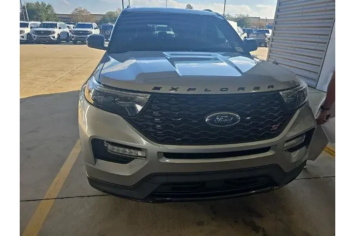 $37999 : Ford Explorer 2022 AWD ST 4d image 2