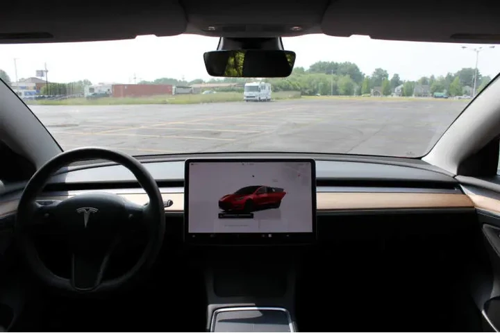 2022 Model 3 image 7