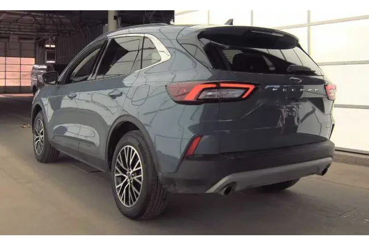 $27990 : Ford Escape Plug-In Hybrid 2 image 8