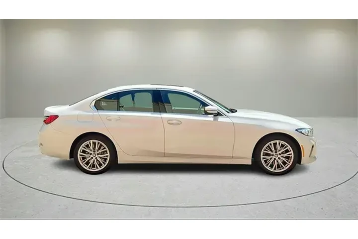 $32153 : BMW 3 Series 2024 330e 4dr S image 2