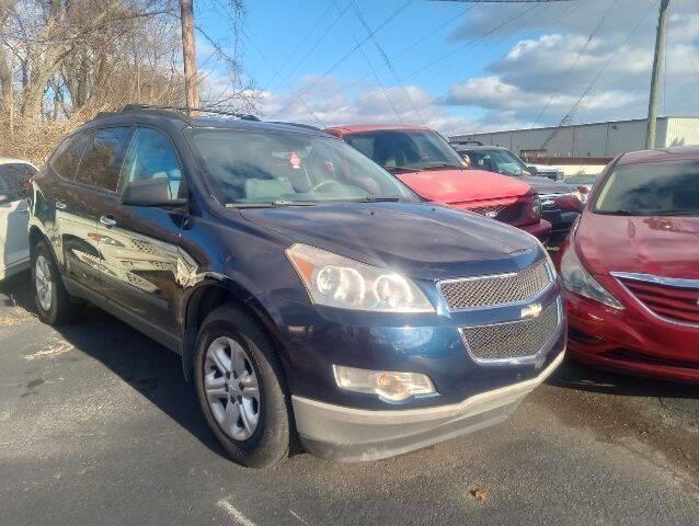 2011 Traverse LS image 2