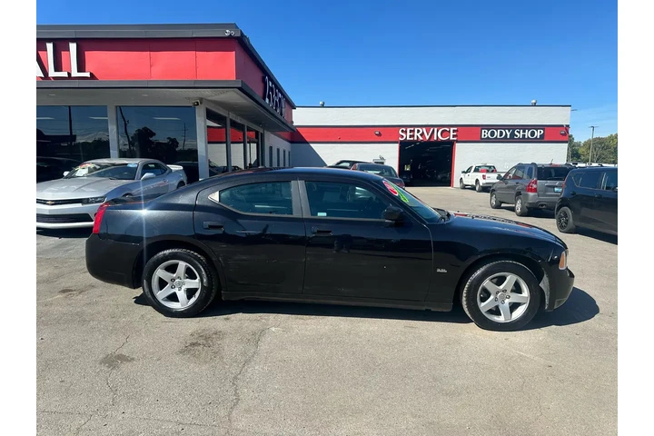 2010 Charger 4dr Sdn SXT RWD image 1