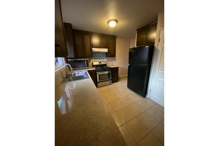 $1900 : 1 Bd en Compton y central image 2