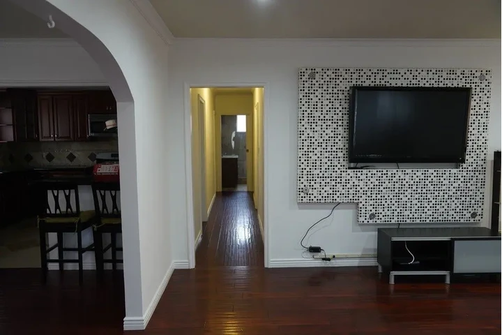 $2700 : CASA DE 3 HABITACIONES image 2