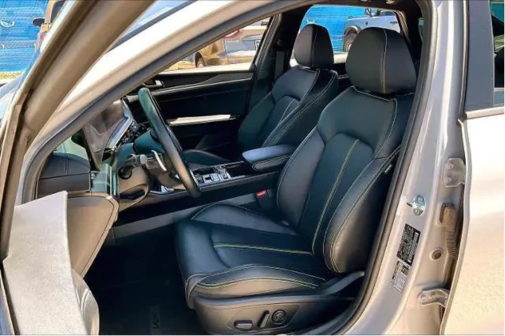 $31515 : Kia K5 2025 GT 4dr Sedan image 8