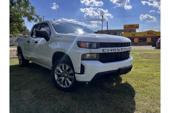 $25995 : 2019 Silverado 1500 Custom image 3