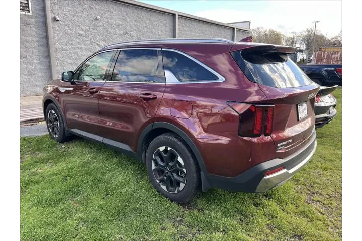 $31097 : Kia Sorento 2025 S 4dr SUV image 4