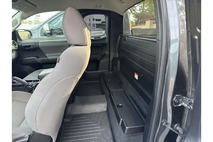 $28325 : Toyota Tacoma 2023 4x2 SR5 4 image 10