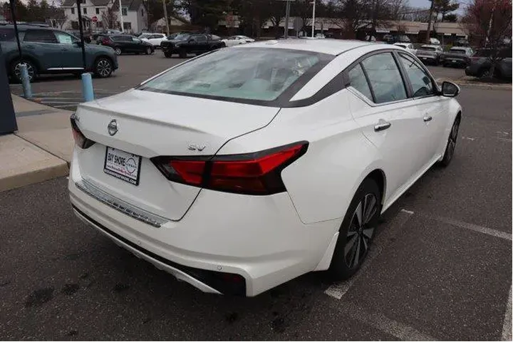 $17923 : Nissan Altima 2022 2.5 SV 4d image 6