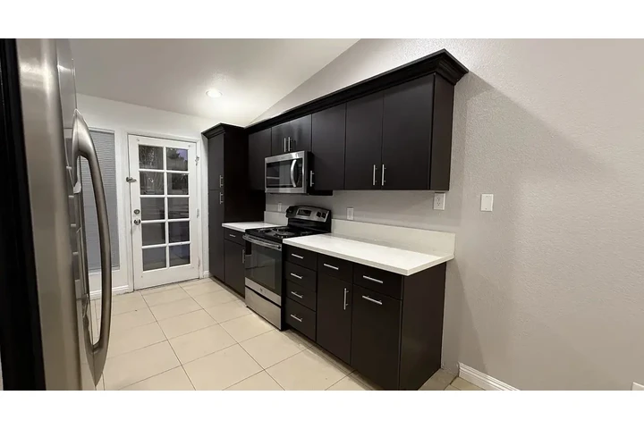 $1000 : spacious  3-bedroom home image 2