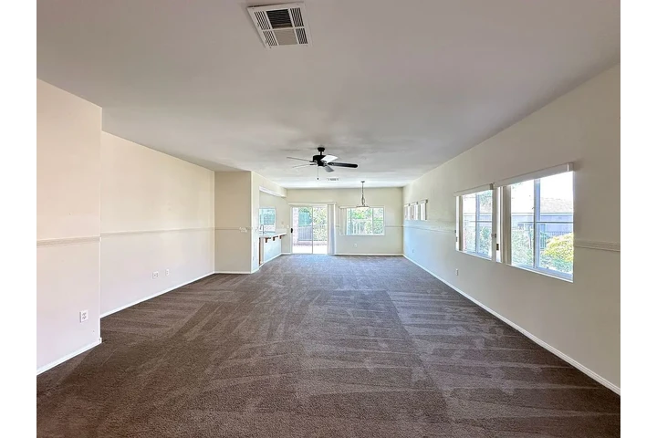 $900 : Wonderful open and spacious ! image 5