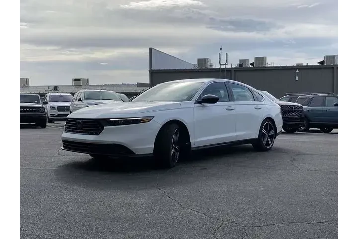 $26990 : Honda Accord Hybrid 2023 Spo image 8
