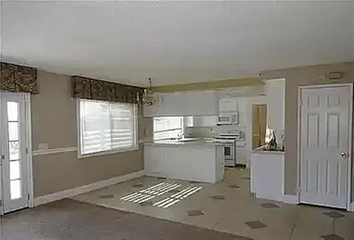 $2300 : HOUSE IN RIVERSIDE CA image 5