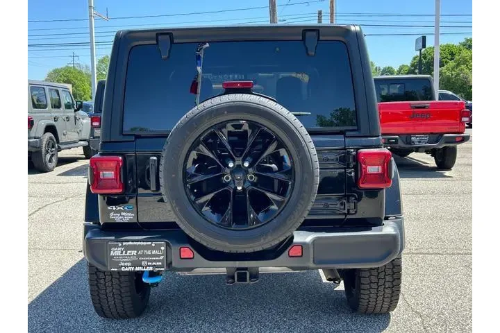 $31398 : Jeep Wrangler 2023 4x4 Sahar image 4