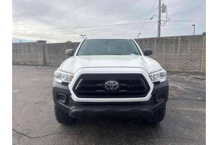 $24982 : Toyota Tacoma 2021 4x2 SR 4d image 2