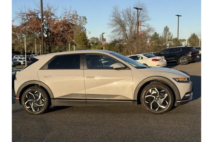 $23991 : Hyundai IONIQ 5 2023 SEL 4dr image 2