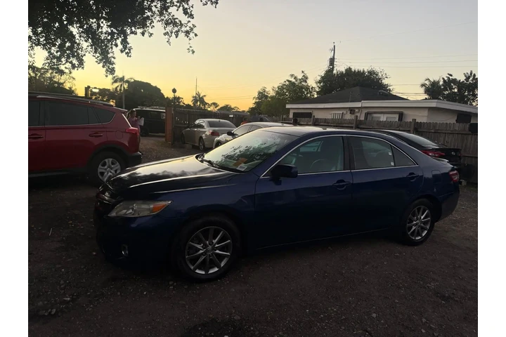 $3600 : Toyota Camry 2011 ( CASH ) image 5