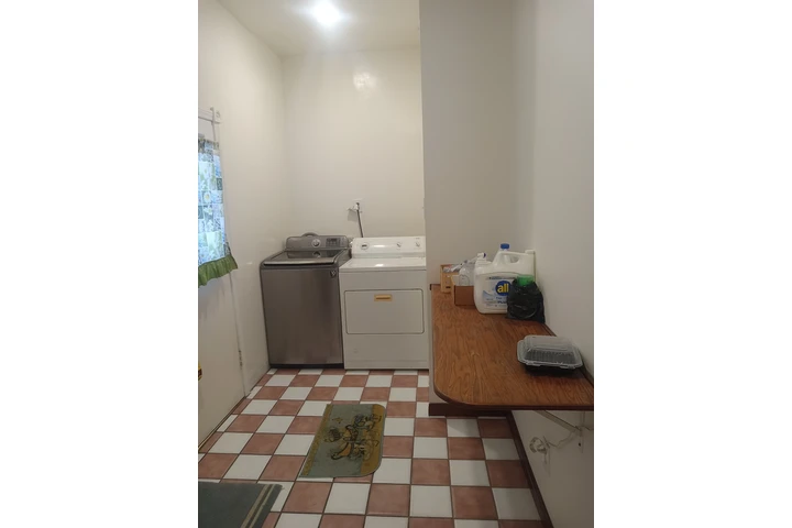 $1100 : Se renta recamara image 3