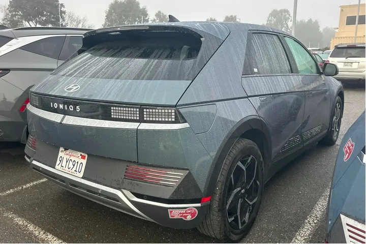 $23490 : Hyundai IONIQ 5 2024 SEL 4dr image 3