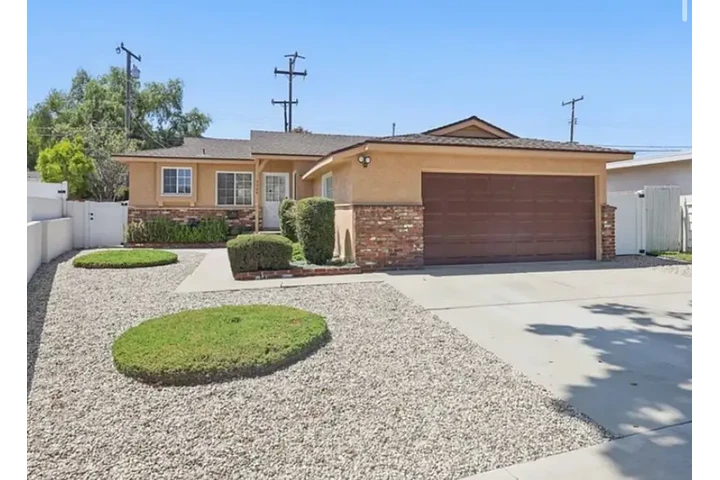 $2100 : Hermosa casa🏠en Torrance CA🏠 image 2