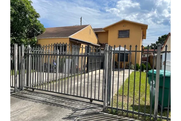 $1650 : EFFICIENCY AREA CORAL GABLES image 4