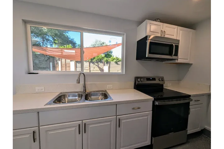 $1150 : private and peaceful Home image 2