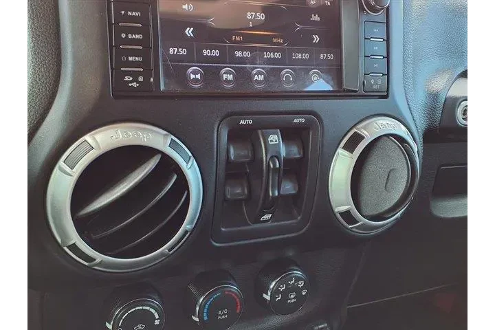 Jeep Wrangler Unlimited 2015 image 8