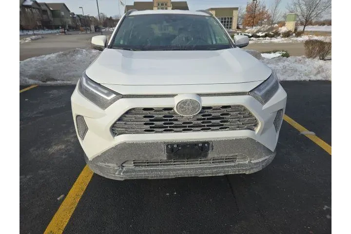 $30208 : Toyota RAV4 2024 AWD XLE 4dr image 2