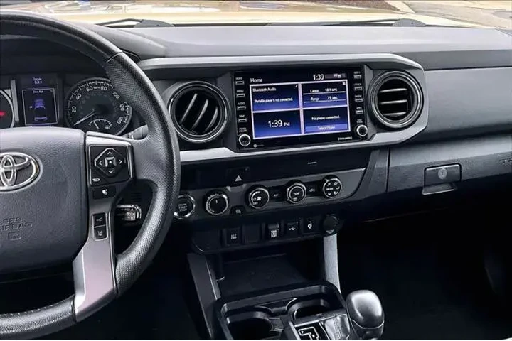 $31998 : Toyota Tacoma 2020 4x4 TRD O image 7