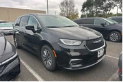 $29490 : Chrysler Pacifica Plug-In Hy thumbnail