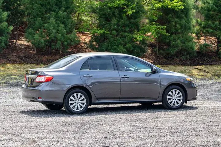 $10995 : Toyota Corolla 2013 S 4dr Se image 9