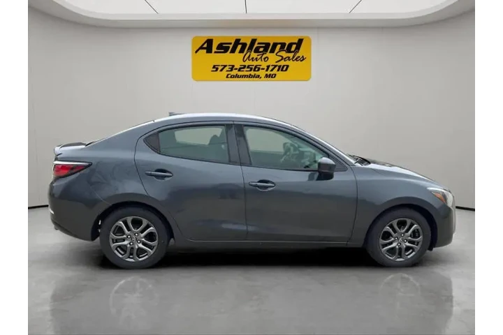 $10900 : 2019 Yaris LE image 7