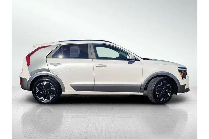 $31761 : Kia Niro EV 2025 Wave 4dr Cr image 3