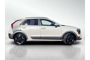 $31761 : Kia Niro EV 2025 Wave 4dr Cr thumbnail