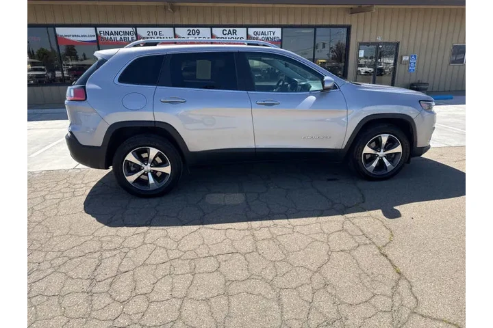 $17999 : 2019 Cherokee Limited image 7